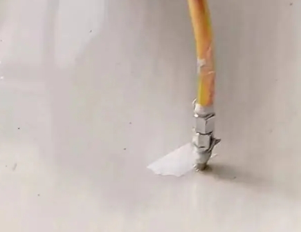 长宁瓷砖空鼓维修公司专业解答在瓷砖铺贴过程中，如果使用的砂料过粗（如全部使用了粗砂），可能会导致以下问题